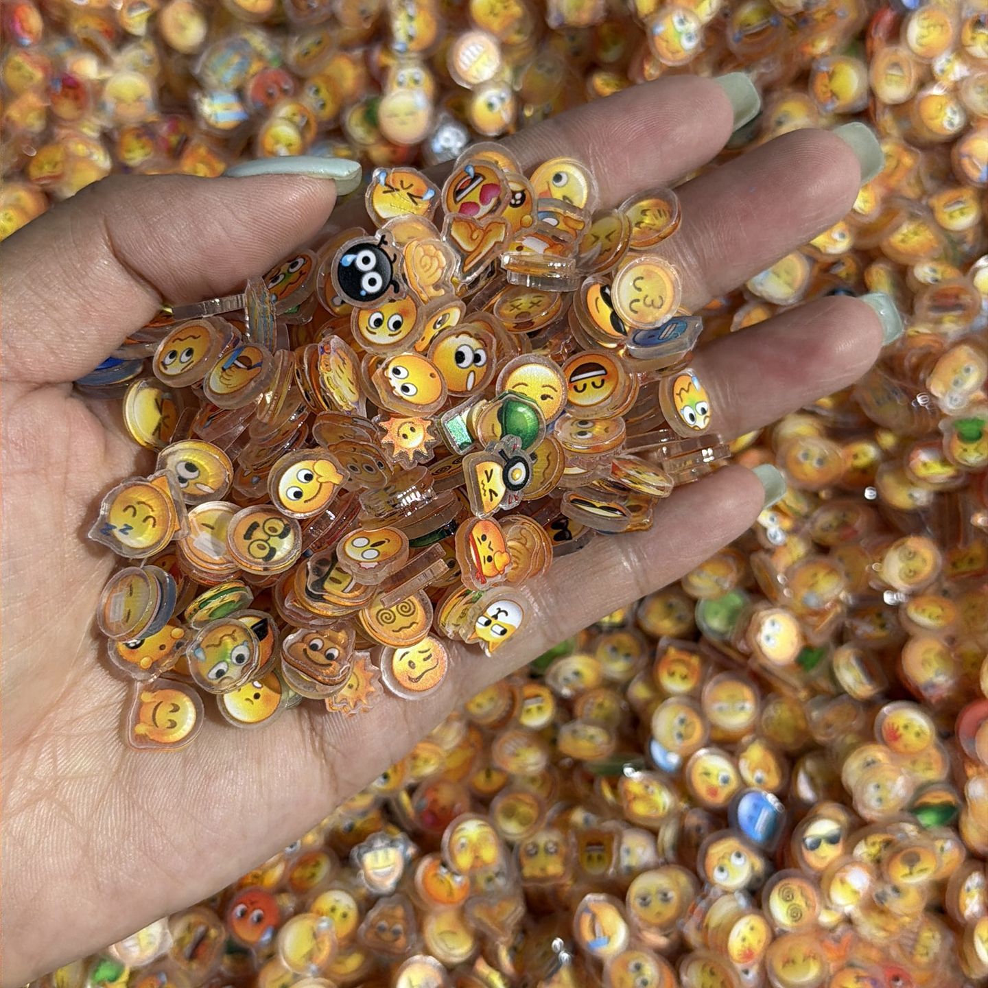 Yeni gelen 1cm emoji akrilik p - Cosplay Prop Diy incelemesi ve fiyatı